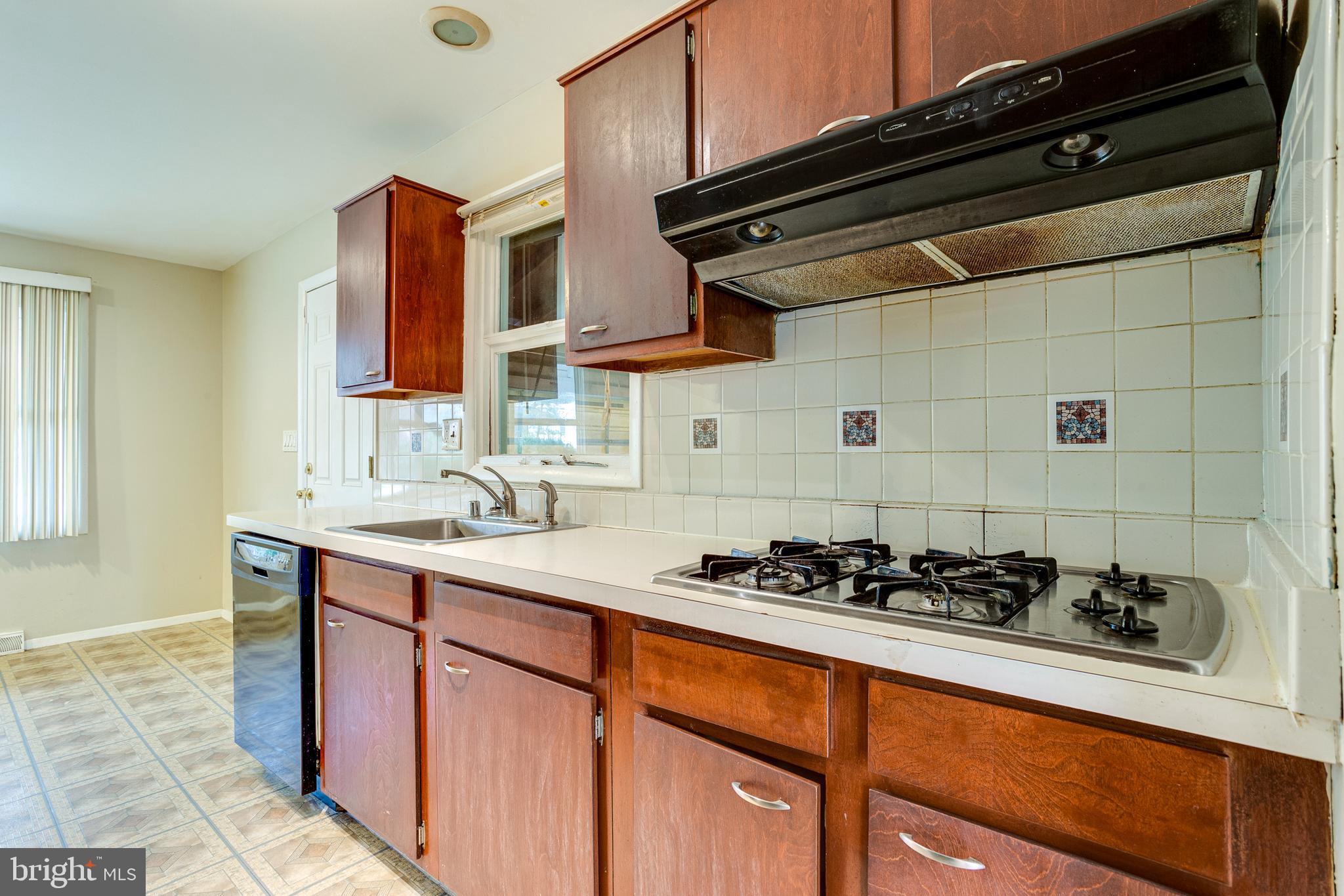 10400 Iris Place Adelphi, MD 20783 - Photo 2 of 32