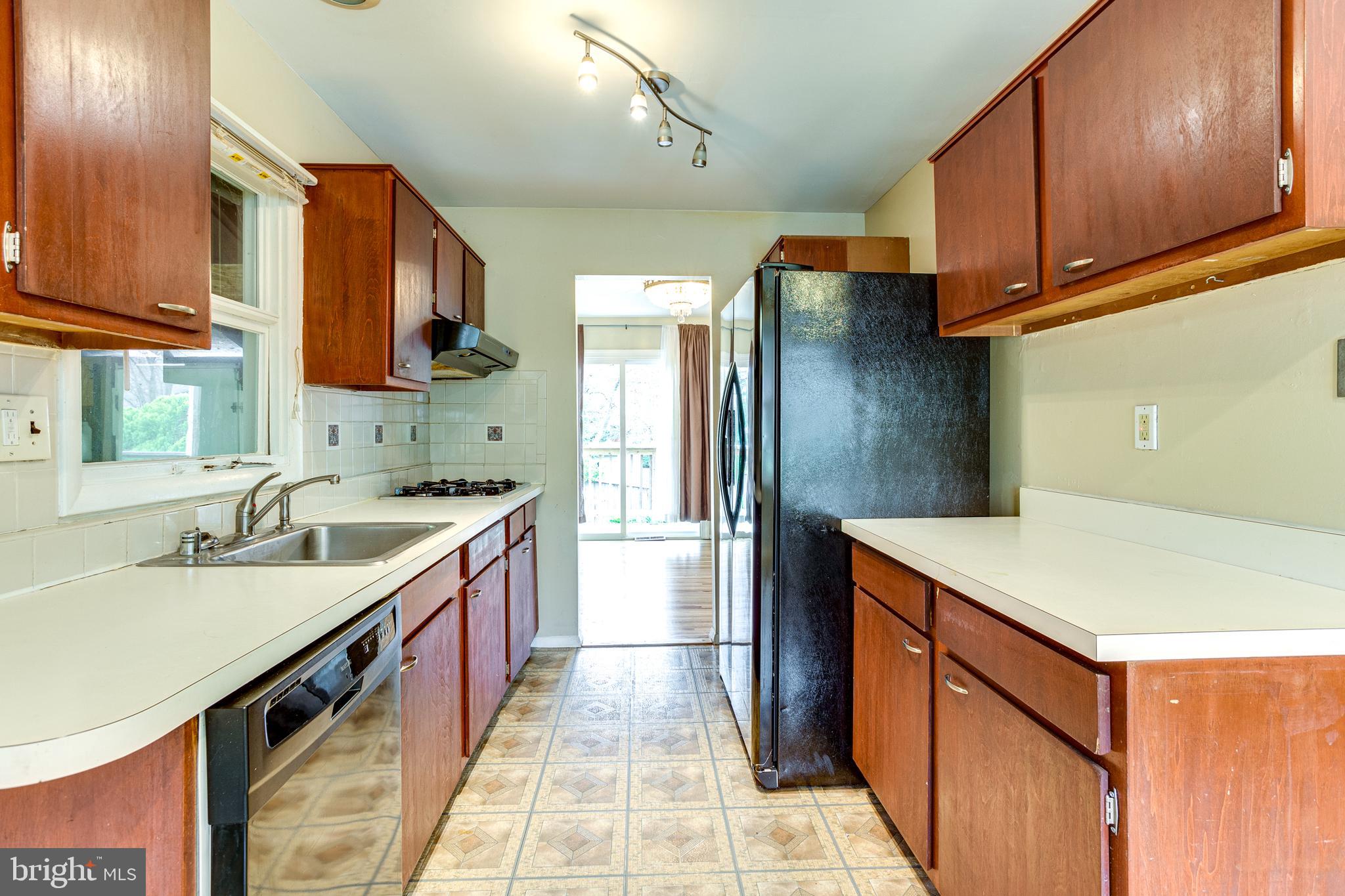 10400 Iris Place Adelphi, MD 20783 - Photo 3 of 32