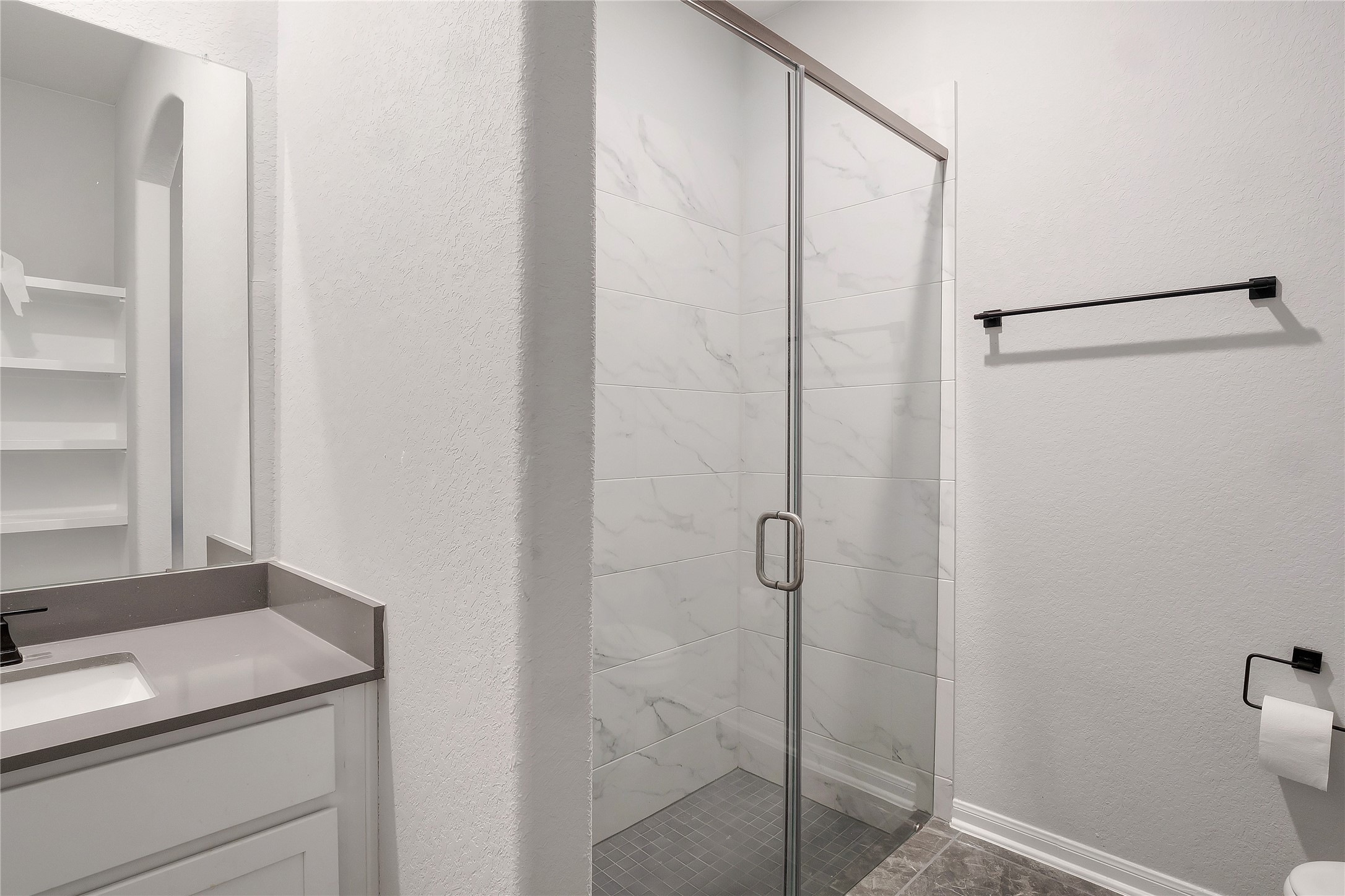 574 Sugar Cane Buda, TX 78610 - Photo 9 of 34 Full Bathroom w/ Walkin Shower