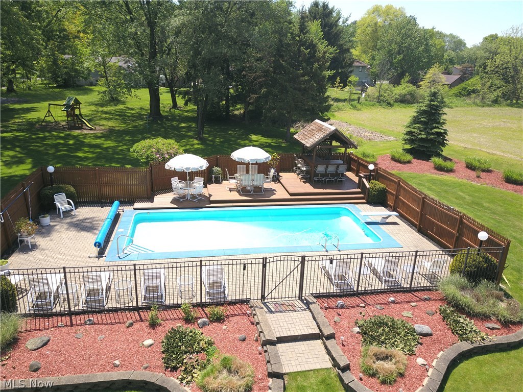 This, my friends, is your new back yard paradise ... if you hurry!