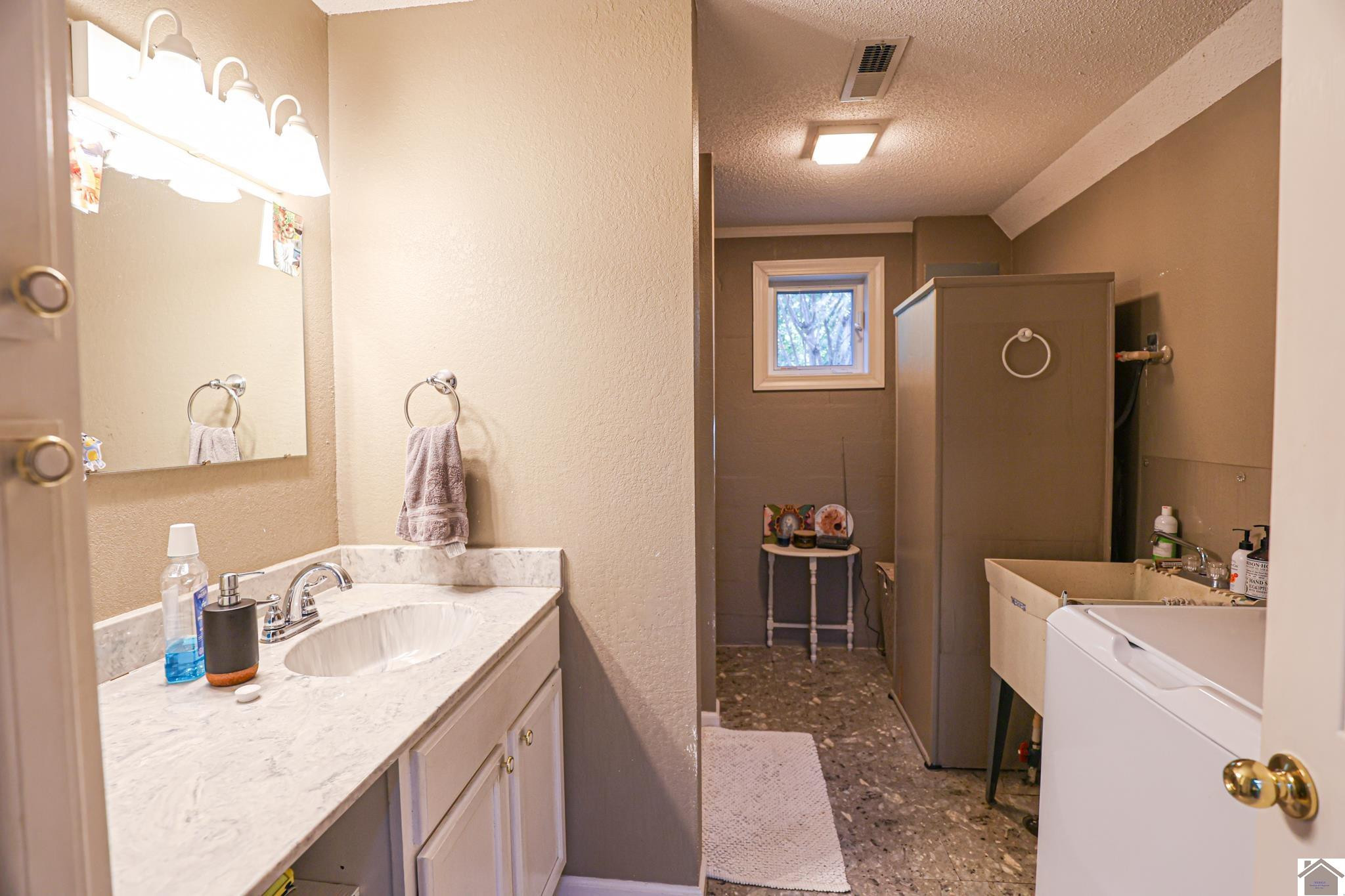 543 Temple Hill Road Almo, KY 42020 - Photo 32 of 40 Guest Bathroom/Utility Room