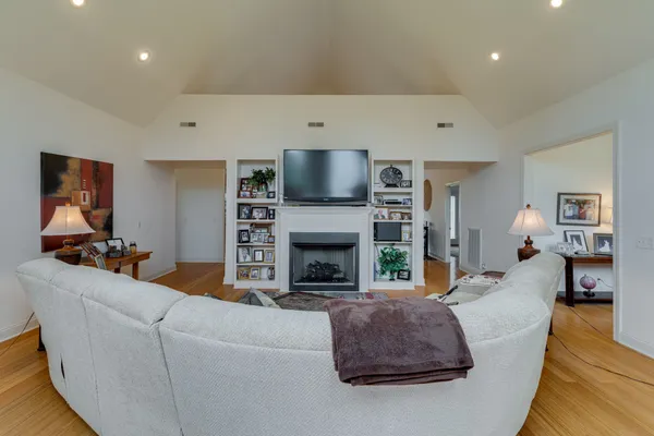 $796,900 | 4664 New Cut Road, Greenbrier, TN 37073