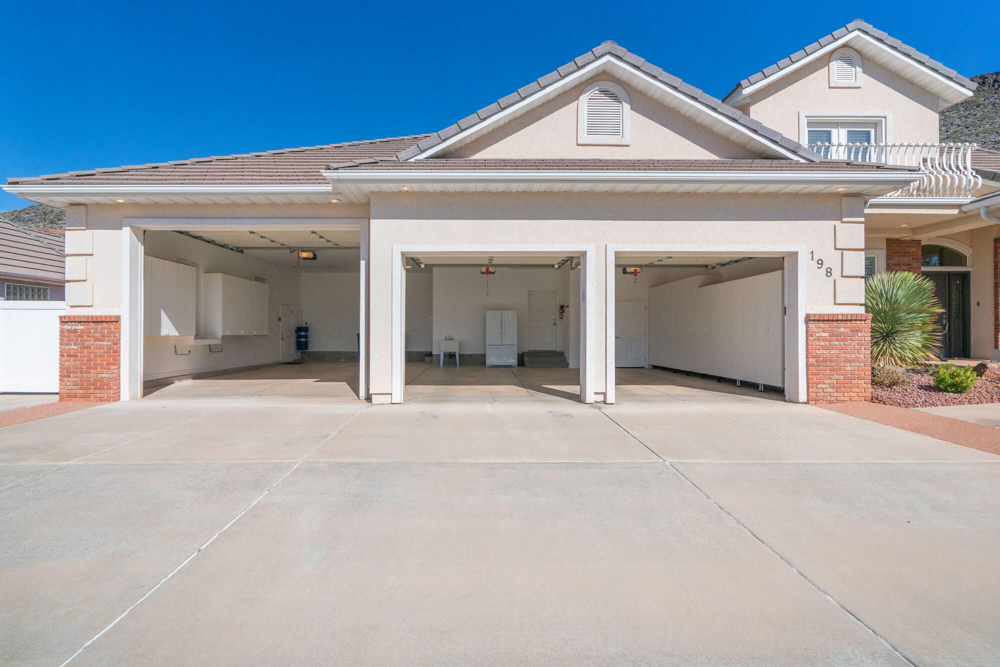 198 Shadow Point Drive St. George, UT 84770 - Photo 6 of 89 198 Shadow Point Dr-004