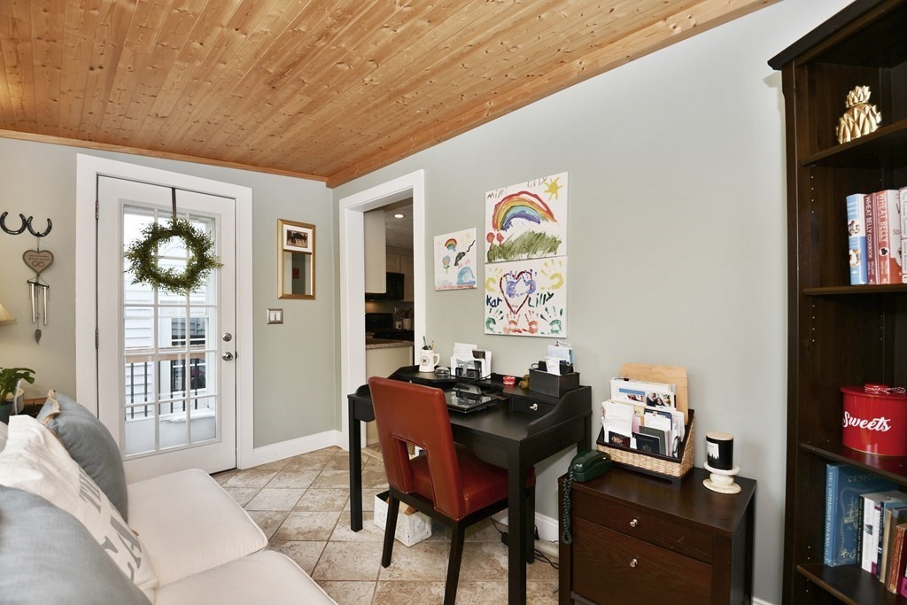 19 Hartford Road Worcester, MA 01606 - Photo 13 of 27