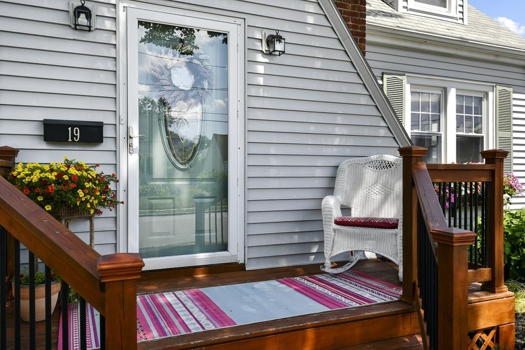 19 Hartford Road Worcester, MA 01606 - Photo 2 of 27