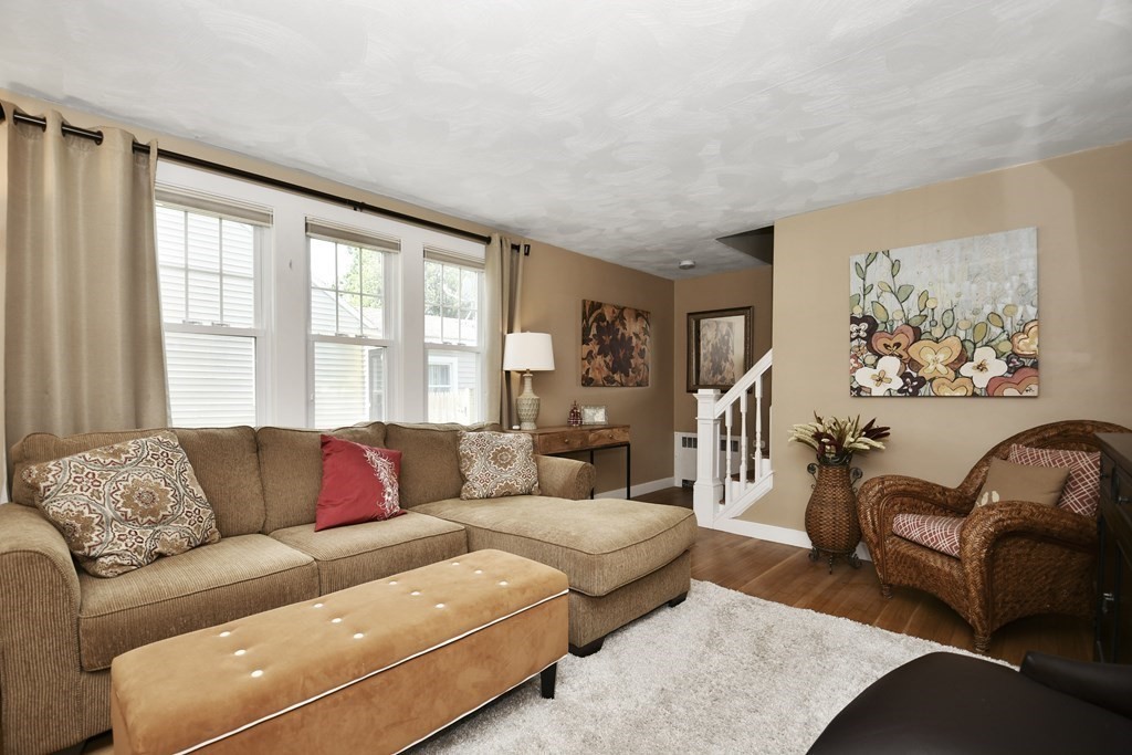 19 Hartford Road Worcester, MA 01606 - Photo 3 of 27