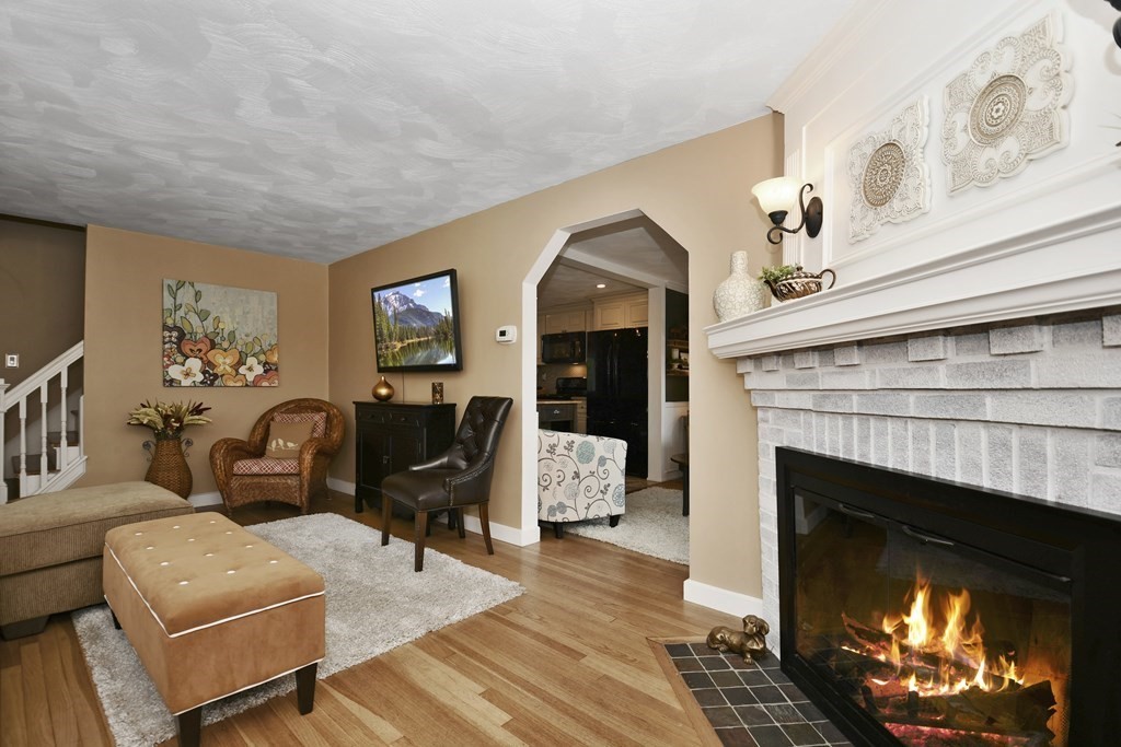 19 Hartford Road Worcester, MA 01606 - Photo 4 of 27