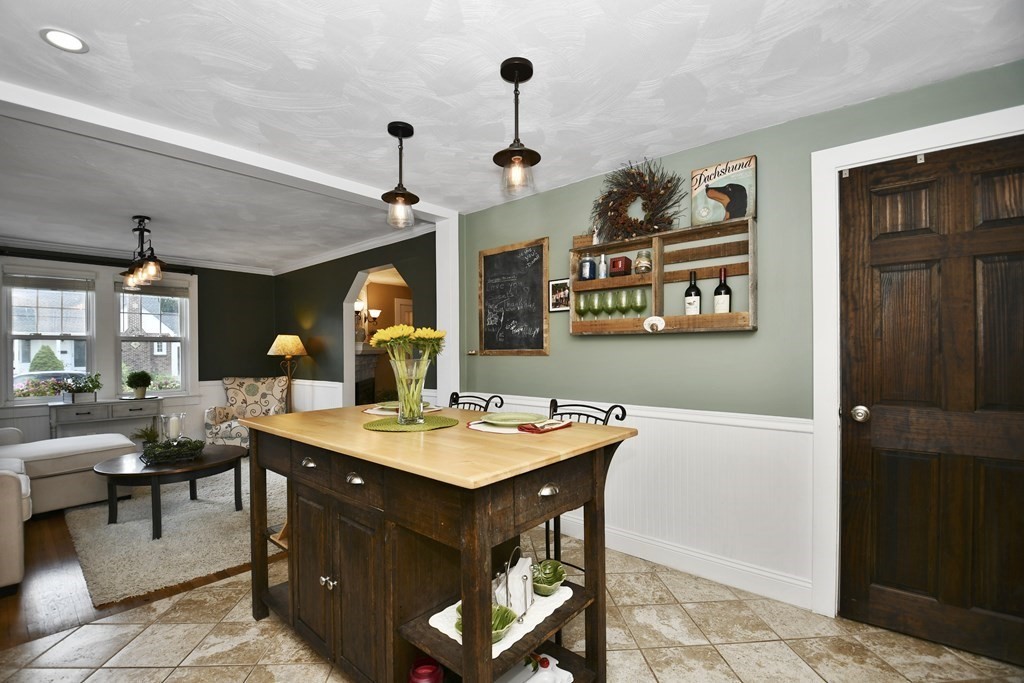 19 Hartford Road Worcester, MA 01606 - Photo 8 of 27