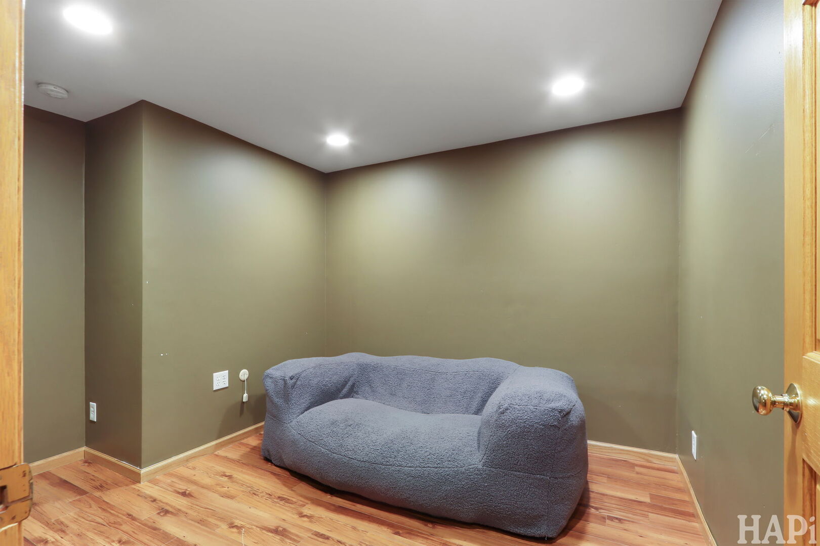 2817 Weld Road Elgin, IL 60124 - Photo 24 of 35 a room with a couch