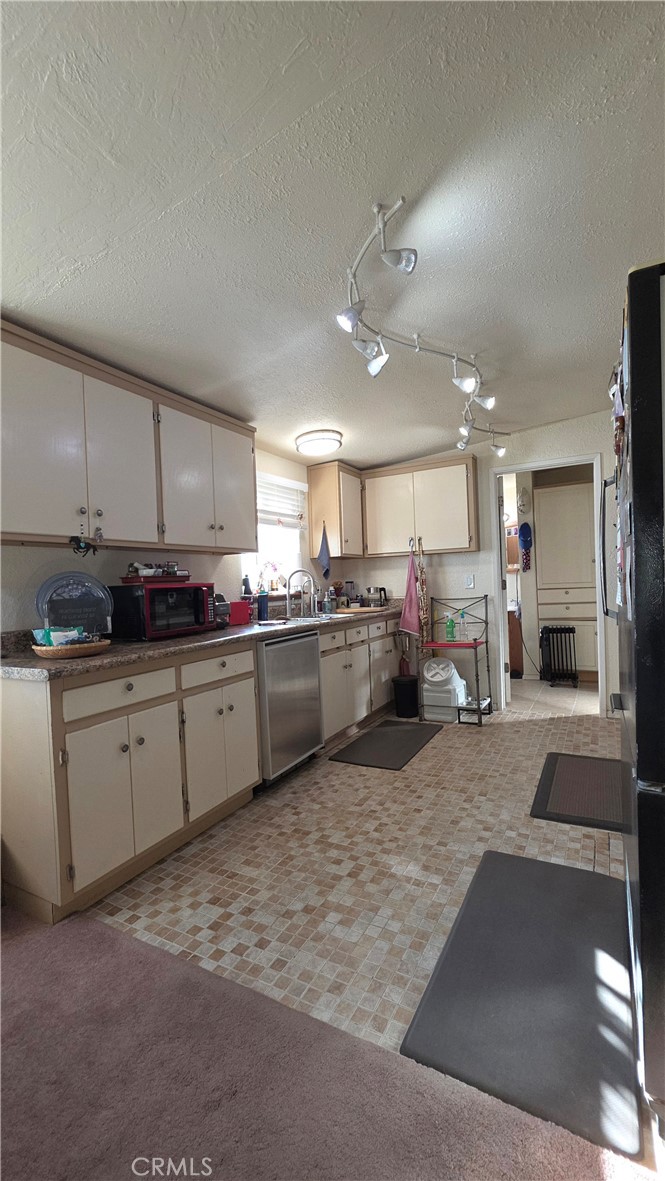 47527 Silver Valley Road Newberry Springs, CA 92365 - Photo 12 of 70 Wide galley kitchen