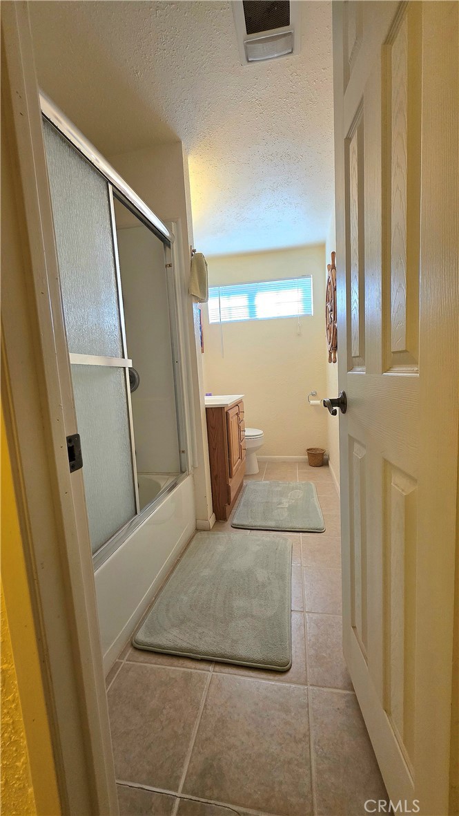 47527 Silver Valley Road Newberry Springs, CA 92365 - Photo 25 of 70 Bathroom off hallway