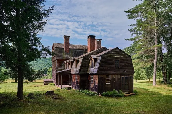 a view of house with yard