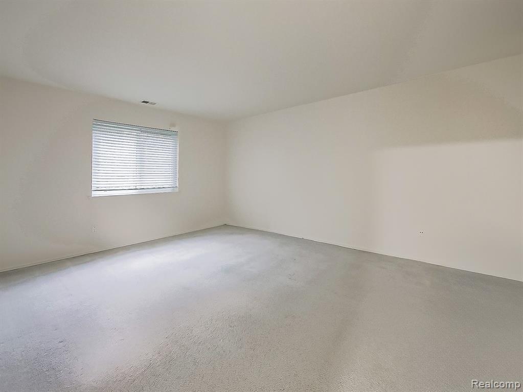 30414 Orchard Lake Road, Unit 12 Farmington, MI 48334 - Photo 14 of 33