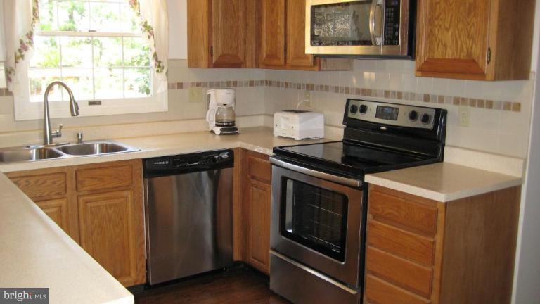 9509 Huntmaster Road Gaithersburg, MD 20882 - Photo 10 of 26 Kitchen