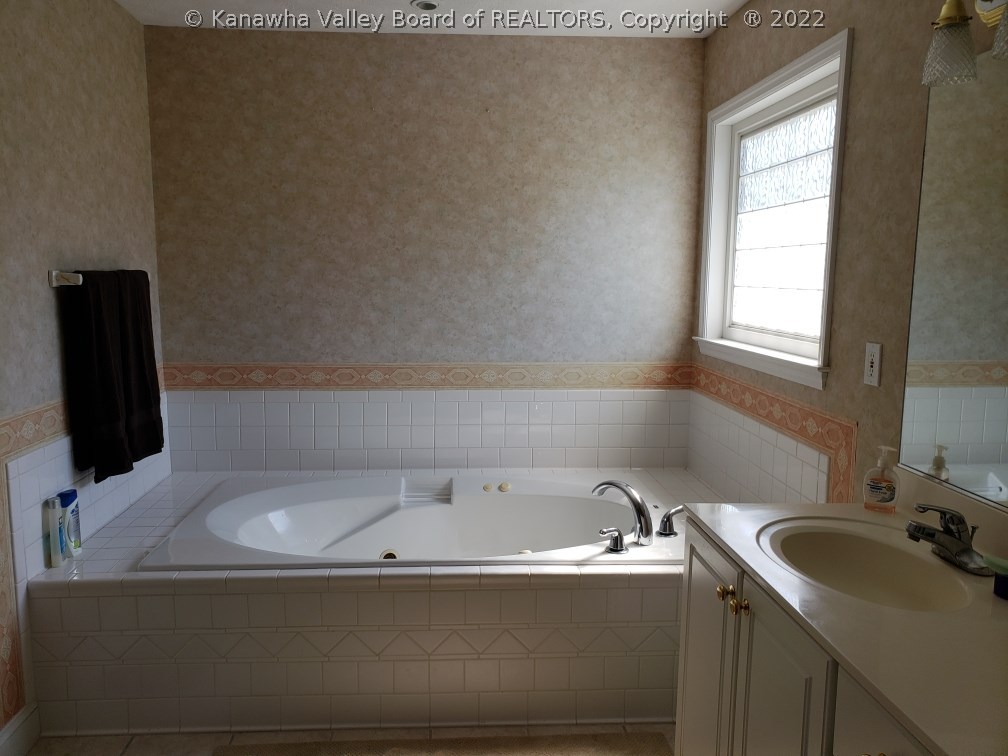 18 Colonial Drive Ripley, WV 25271 - Photo 10 of 23 Gallery Image 10