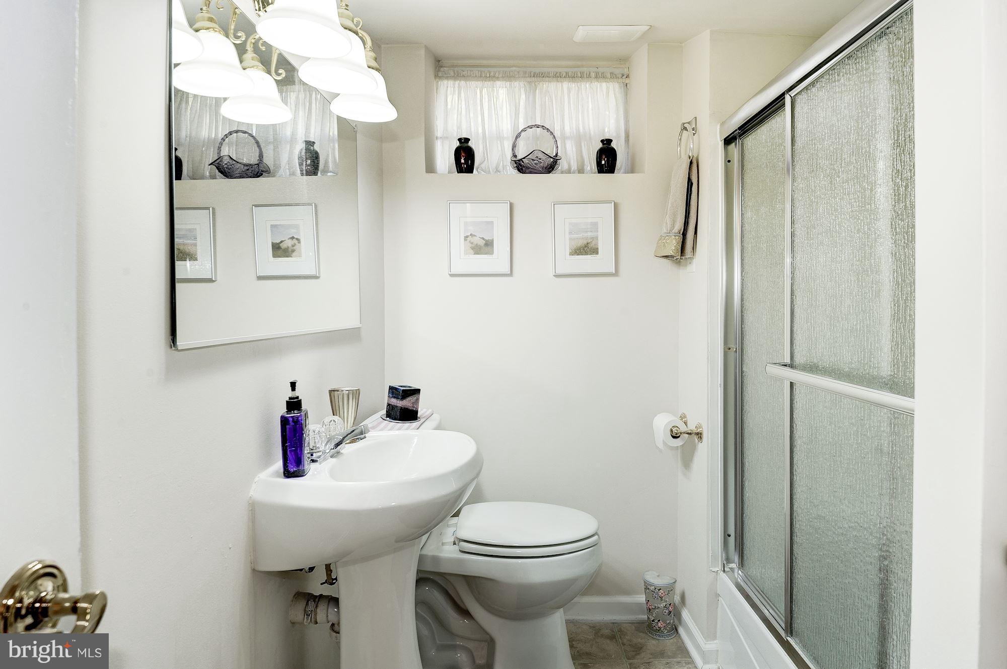 2902 Pine Spring Road Falls Church, VA 22042 - Photo 20 of 30 Bath