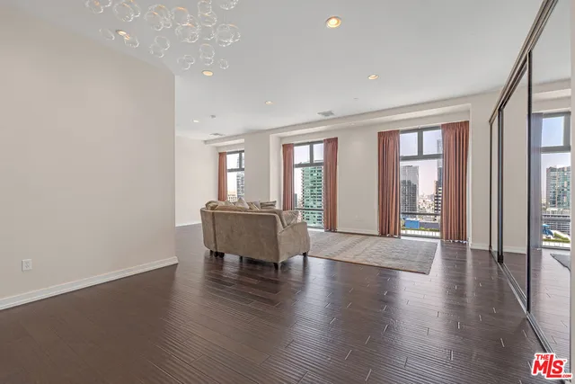 $780,000 | 801 South Grand Avenue, Unit 2202, Los Angeles, CA 90017