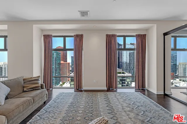 $780,000 | 801 South Grand Avenue, Unit 2202, Los Angeles, CA 90017