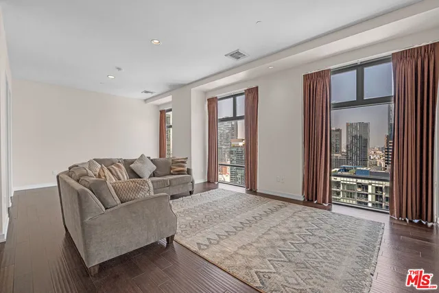 $780,000 | 801 South Grand Avenue, Unit 2202, Los Angeles, CA 90017