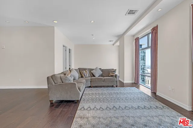 $780,000 | 801 South Grand Avenue, Unit 2202, Los Angeles, CA 90017