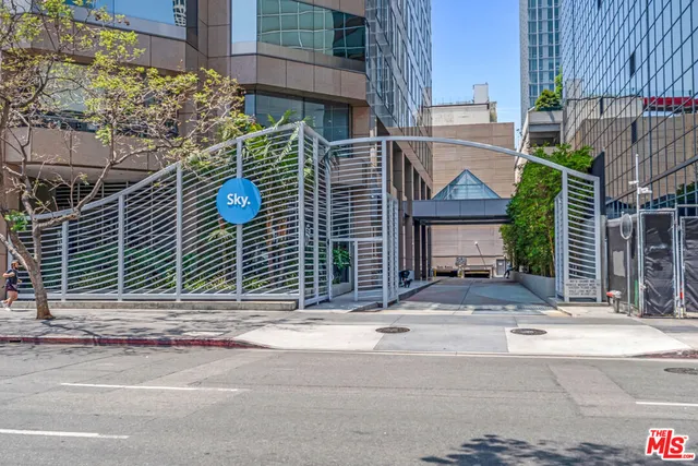 $780,000 | 801 South Grand Avenue, Unit 2202, Los Angeles, CA 90017