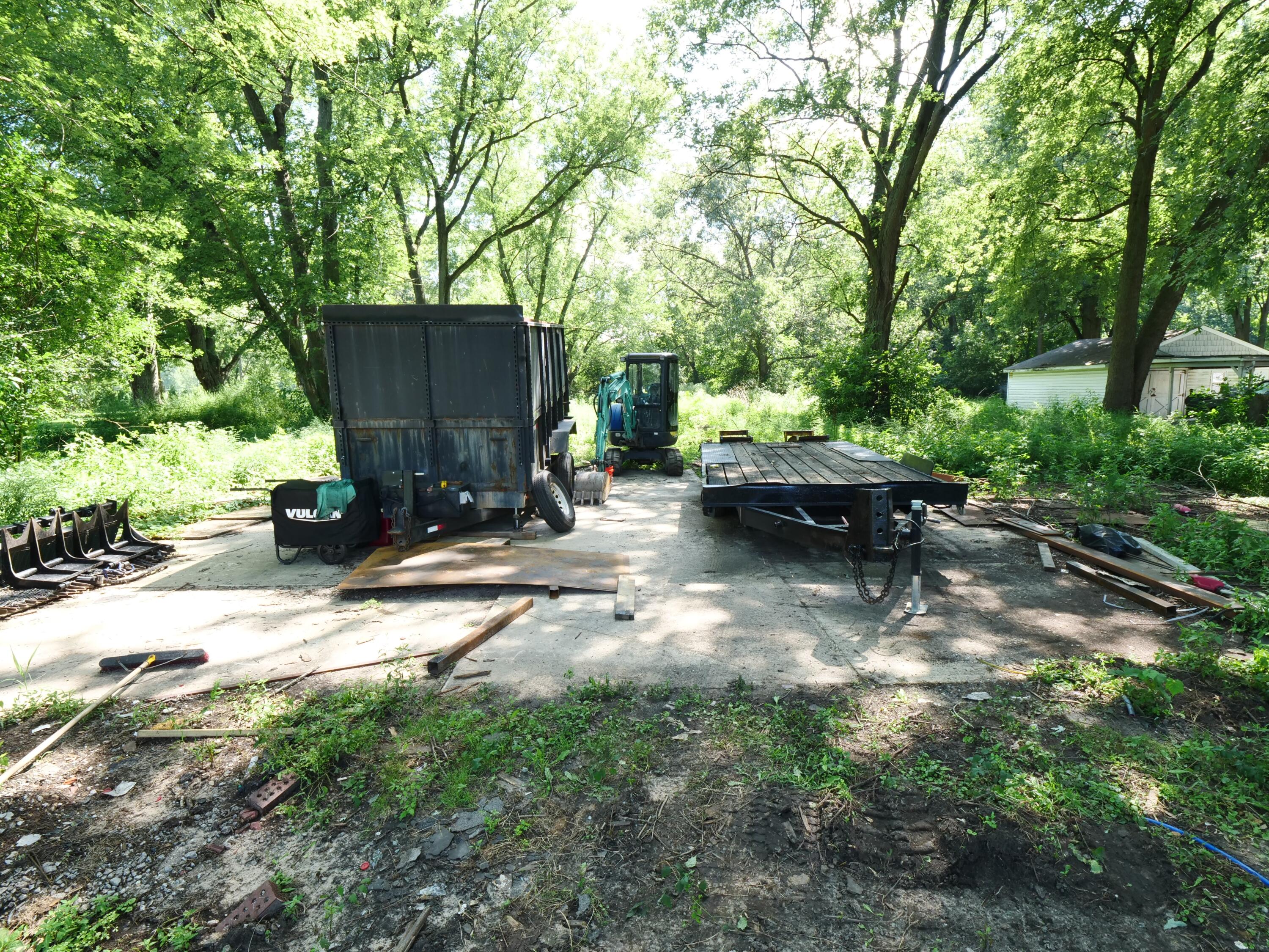 132 James Road Griffith, IN 46319 - Photo 6 of 7 a backyard of a house with barbeque oven table and chairs