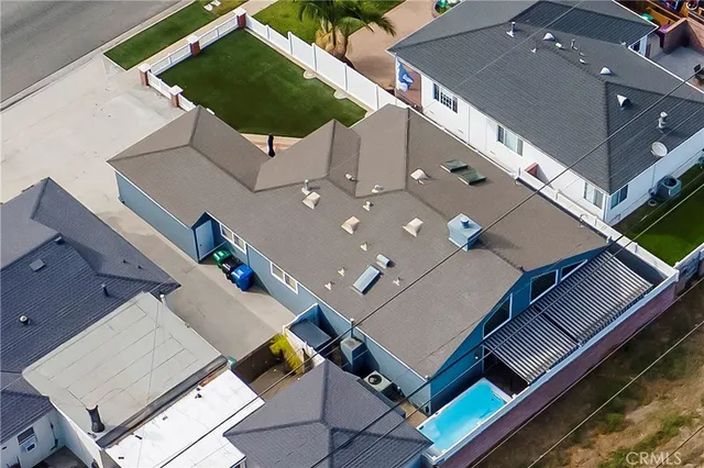 a view of a back yard of the house