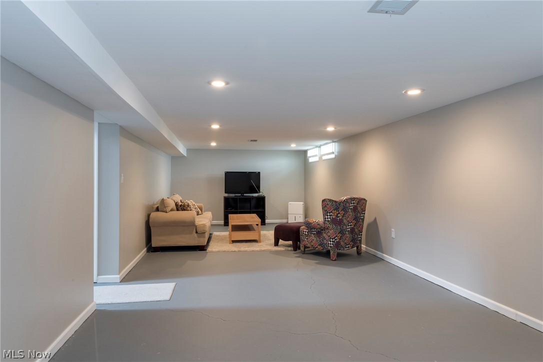 13175 McCracken Road Cleveland, OH 44125 - Photo 26 of 48