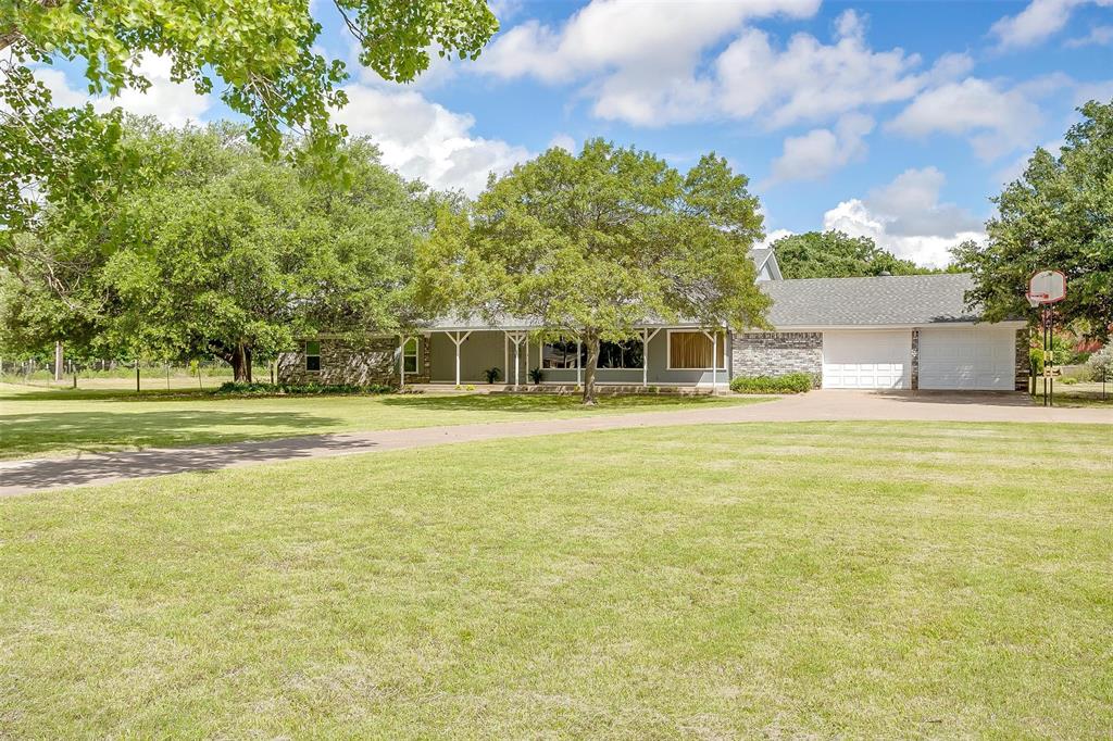 Gorgeous curb appeal