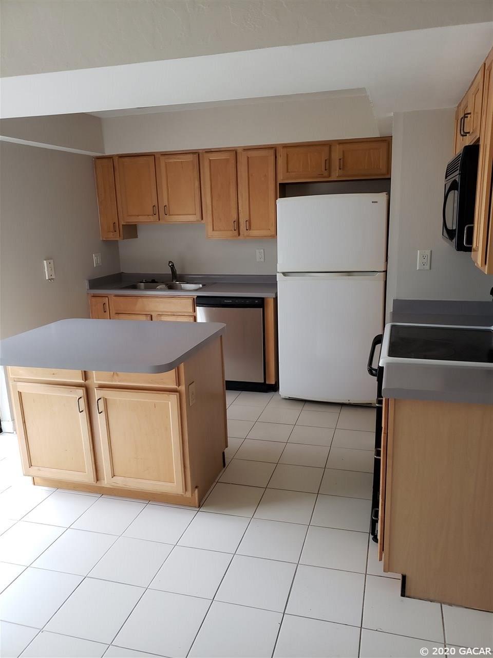 417 Northwest 39th Road, Unit A Gainesville, FL 32607 - Photo 3 of 8 Gallery Image 3