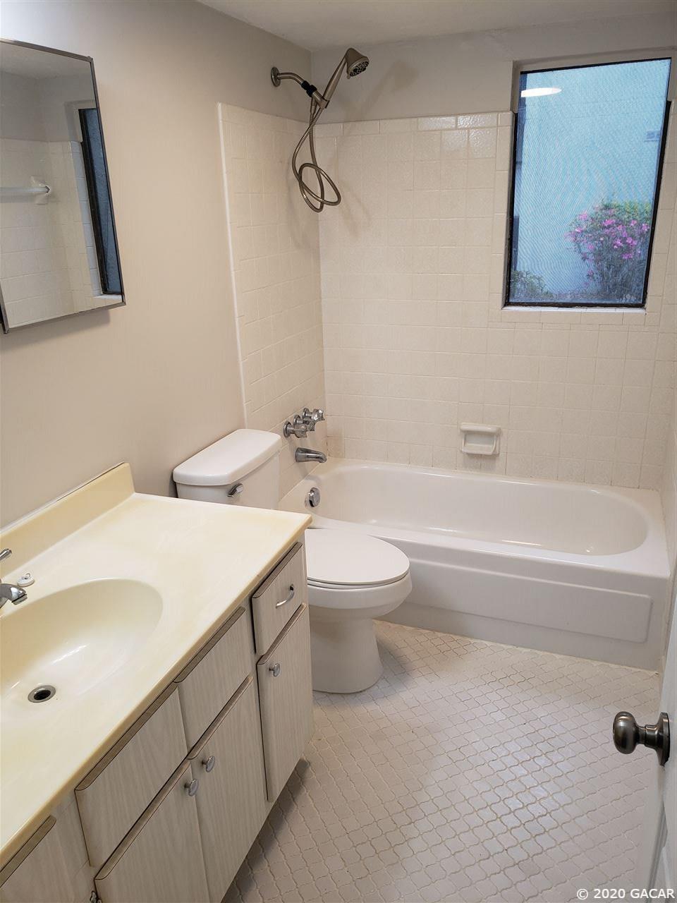 417 Northwest 39th Road, Unit A Gainesville, FL 32607 - Photo 4 of 8 Gallery Image 4