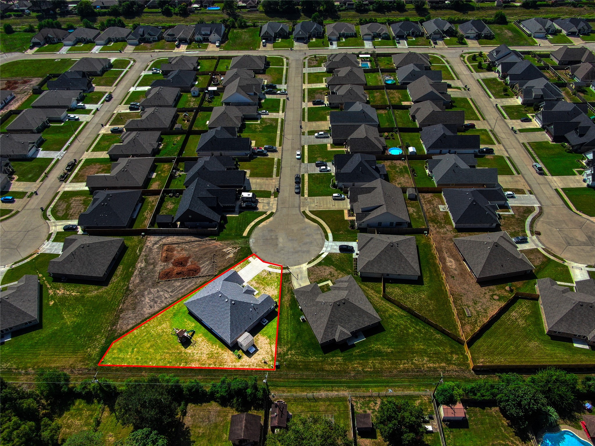 10 Gemstone Court Angleton, TX 77515 - Photo 2 of 26 Gallery Image 2