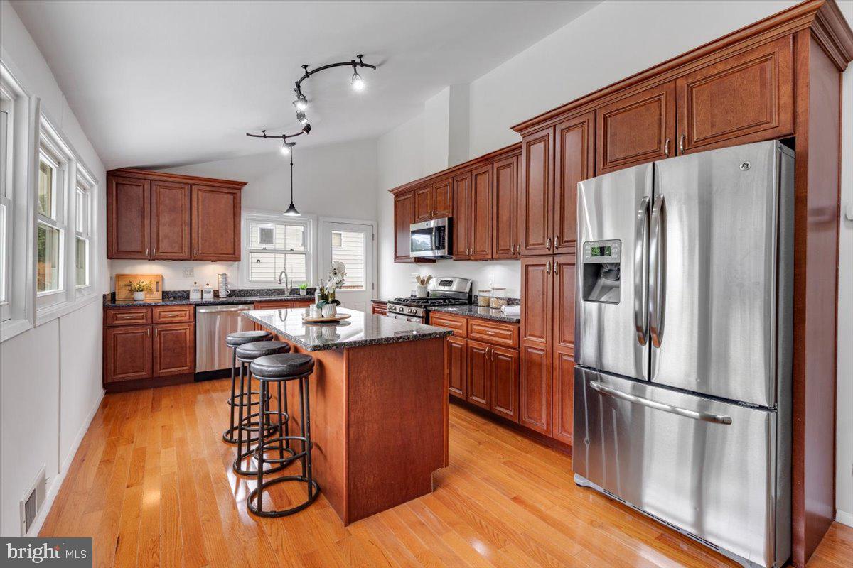 4527 Roundhill Road Alexandria, VA 22310 - Photo 7 of 26 Gallery Image 7