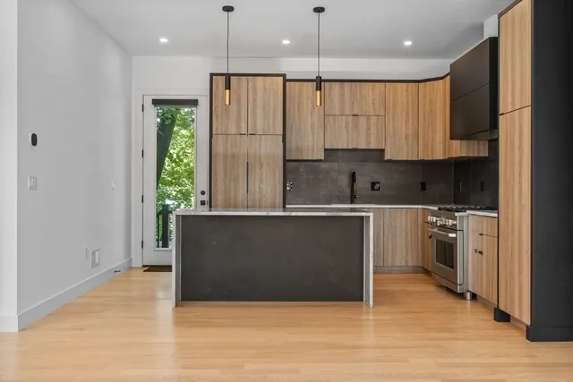 $1,799,000 | 1917 Commonwealth Avenue, Unit 1917, Newton, MA 02466