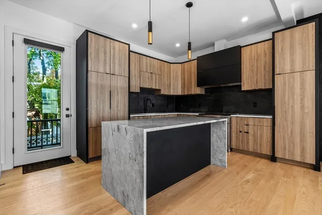 $1,799,000 | 1917 Commonwealth Avenue, Unit 1917, Newton, MA 02466