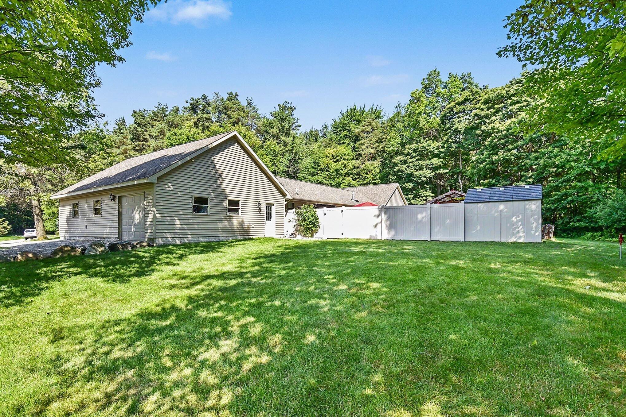 6333 Blackmar Road Bridgeport, MI 48722 - Photo 26 of 32 Side of Structure