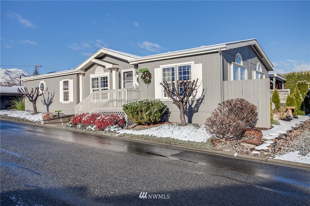 1622 Meadow Ridge Drive Wenatchee, WA 98801 - Photo 1 of 20 Gallery Image 1