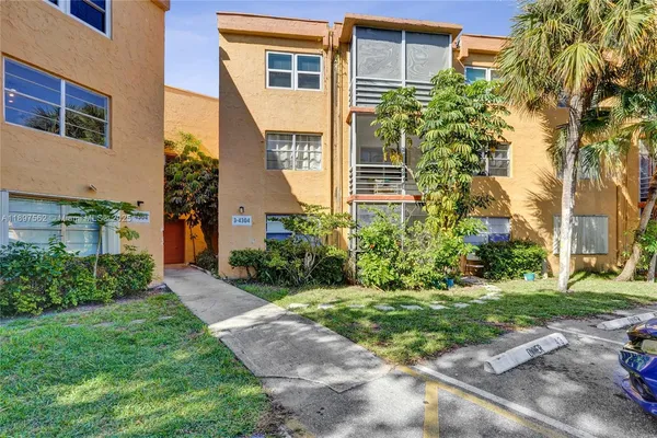 $185,000 | 4314 Northwest 9th Avenue, Unit 33D, Deerfield Beach, FL 33064