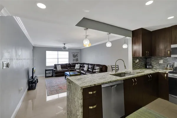 $185,000 | 4314 Northwest 9th Avenue, Unit 33D, Deerfield Beach, FL 33064