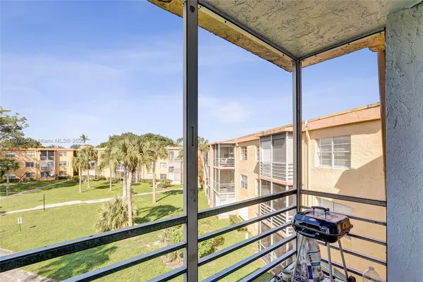 $185,000 | 4314 Northwest 9th Avenue, Unit 33D, Deerfield Beach, FL 33064