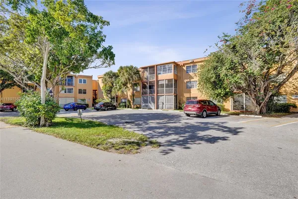$185,000 | 4314 Northwest 9th Avenue, Unit 33D, Deerfield Beach, FL 33064