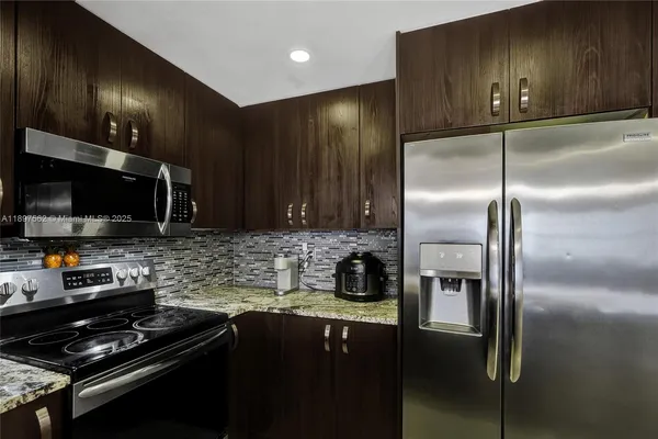 $185,000 | 4314 Northwest 9th Avenue, Unit 33D, Deerfield Beach, FL 33064