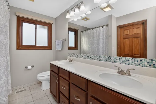 $465,000 | 1580 College Lane South, Wheaton, IL 60189