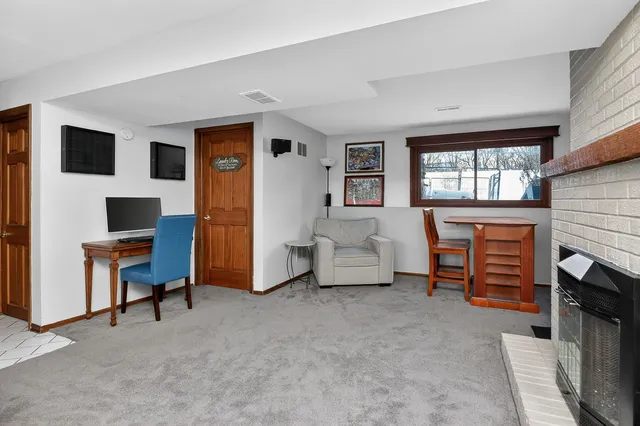 $465,000 | 1580 College Lane South, Wheaton, IL 60189