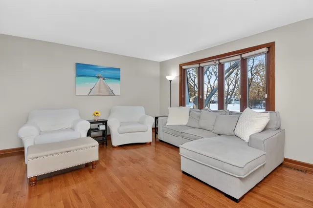 $465,000 | 1580 College Lane South, Wheaton, IL 60189