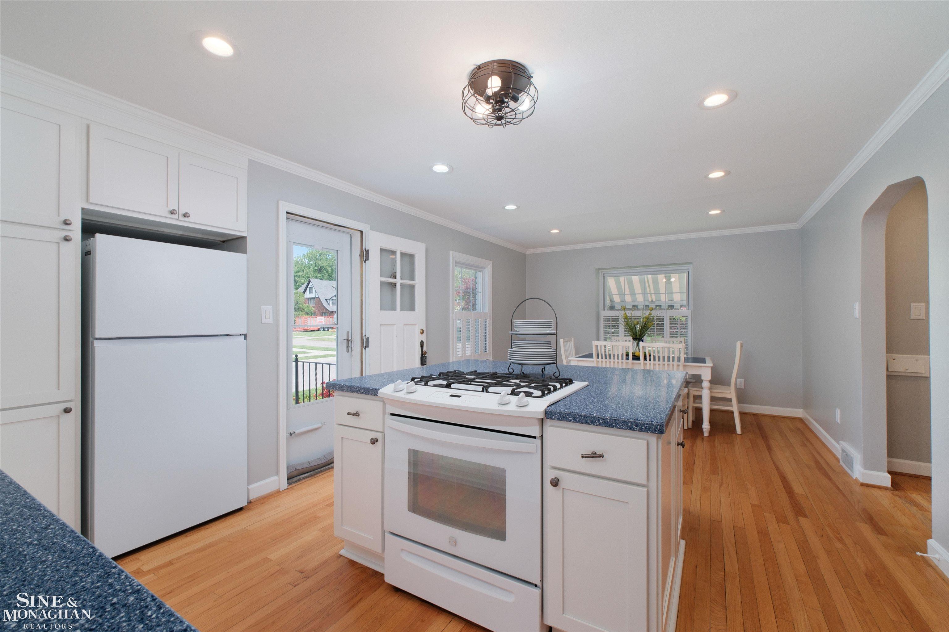 901 Lincoln Road Grosse Pointe, MI 48230 - Photo 15 of 56