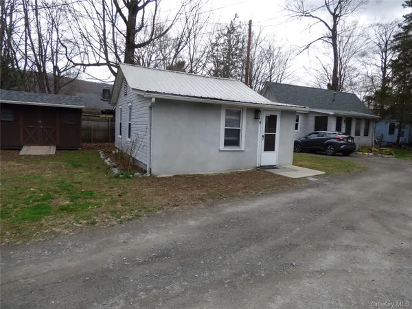 $1,800 | 9 Fredericks Road, Greenwood Lake, NY 10925