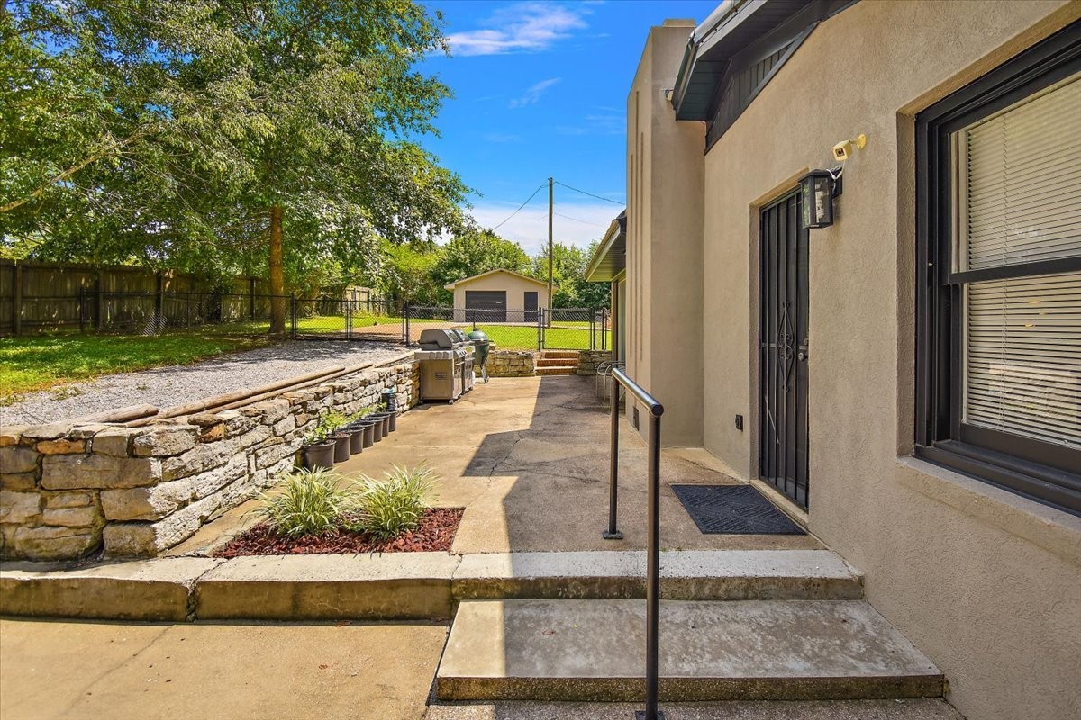 19 Horseshoe Bend Road Leoma, TN 38468 - Photo 26 of 29 a view of a porch with a house