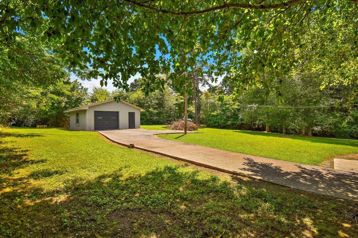19 Horseshoe Bend Road Leoma, TN 38468 - Photo 4 of 29 a house with green field in front of it