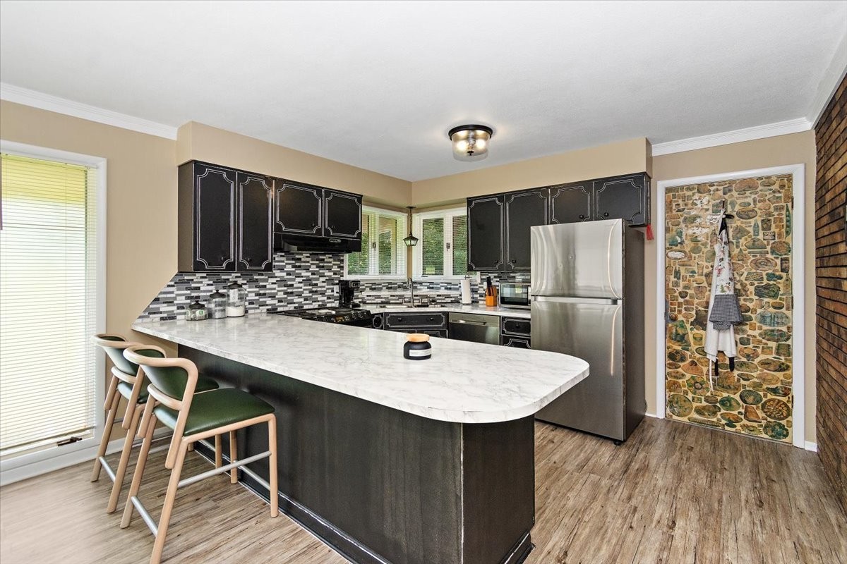 19 Horseshoe Bend Road Leoma, TN 38468 - Photo 7 of 29 a kitchen with stainless steel appliances a refrigerator and microwave